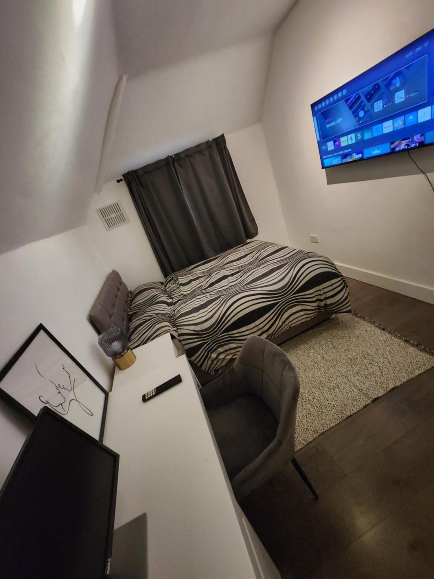 Апартаменты Flat With Work Station, Monitor, Smart Tv & Netflix Лондон Экстерьер фото