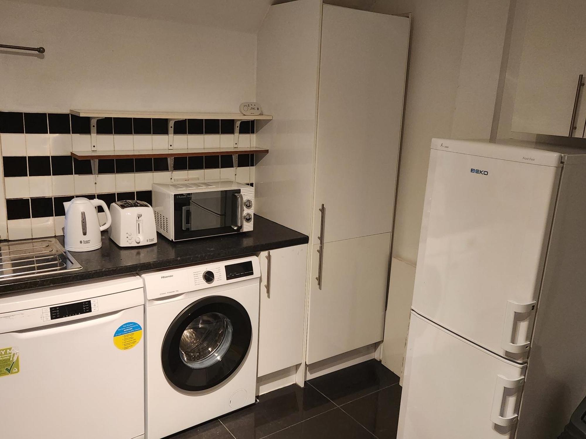 Апартаменты Flat With Work Station, Monitor, Smart Tv & Netflix Лондон Экстерьер фото
