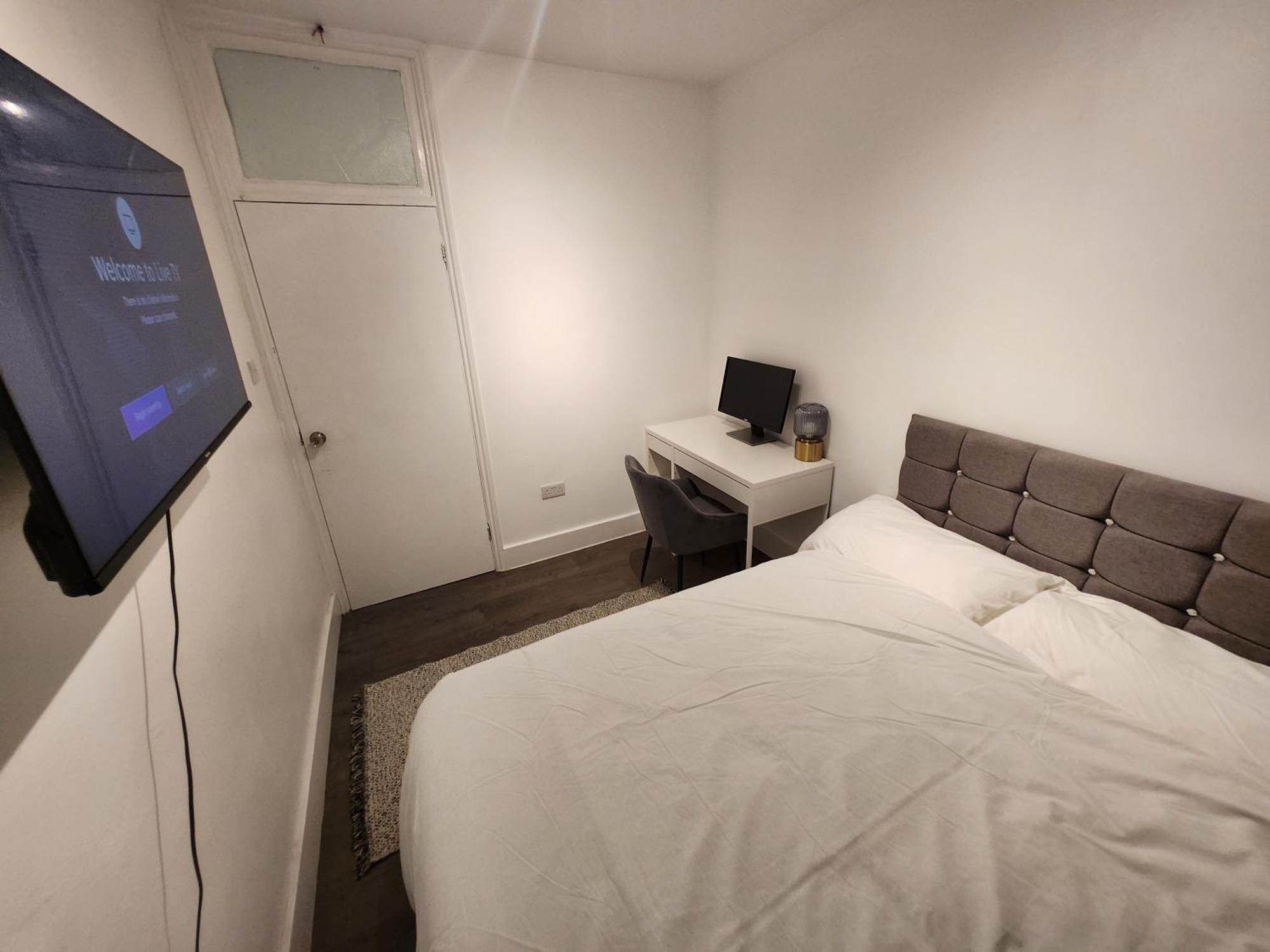 Апартаменты Flat With Work Station, Monitor, Smart Tv & Netflix Лондон Экстерьер фото
