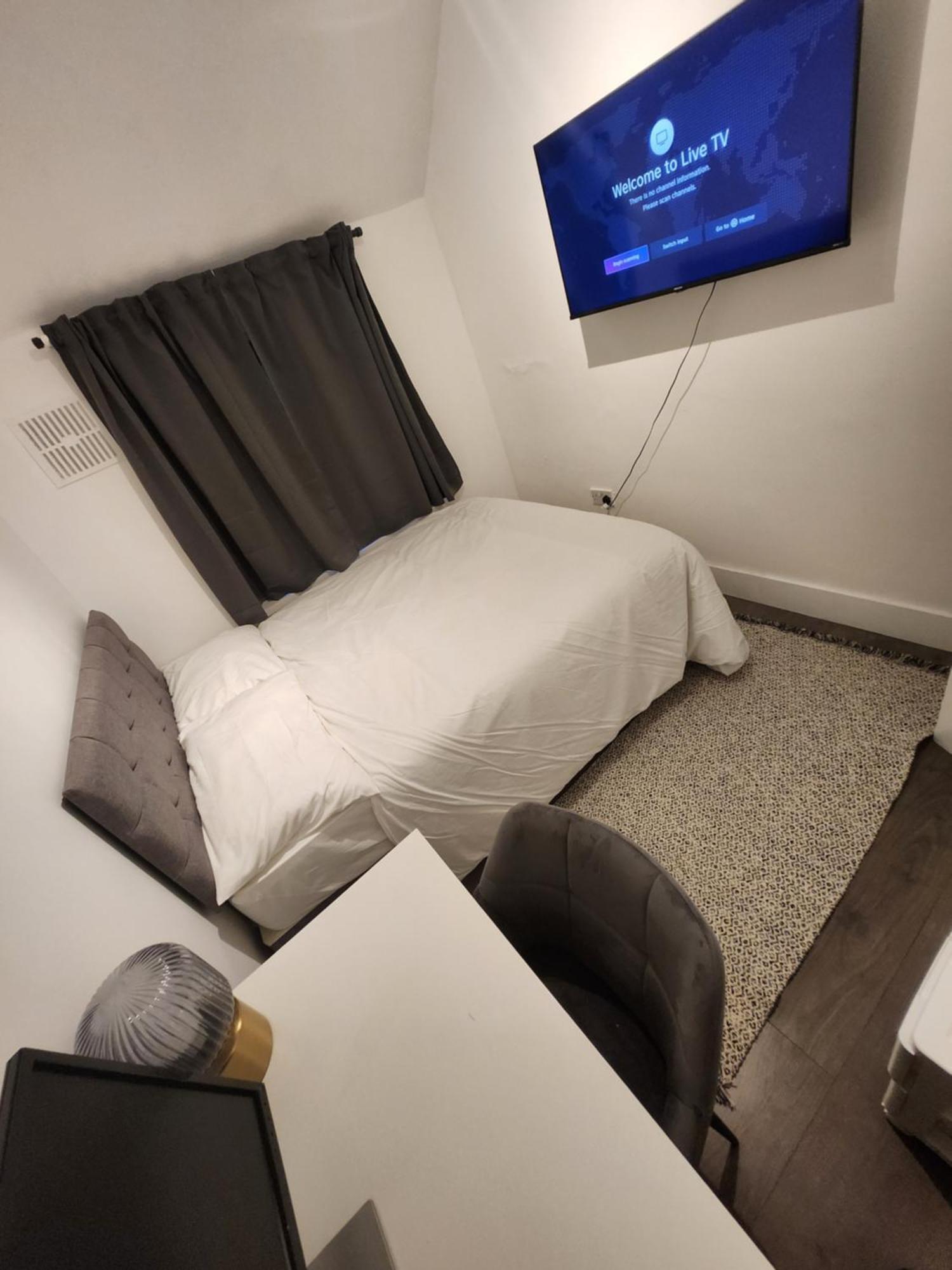 Апартаменты Flat With Work Station, Monitor, Smart Tv & Netflix Лондон Экстерьер фото