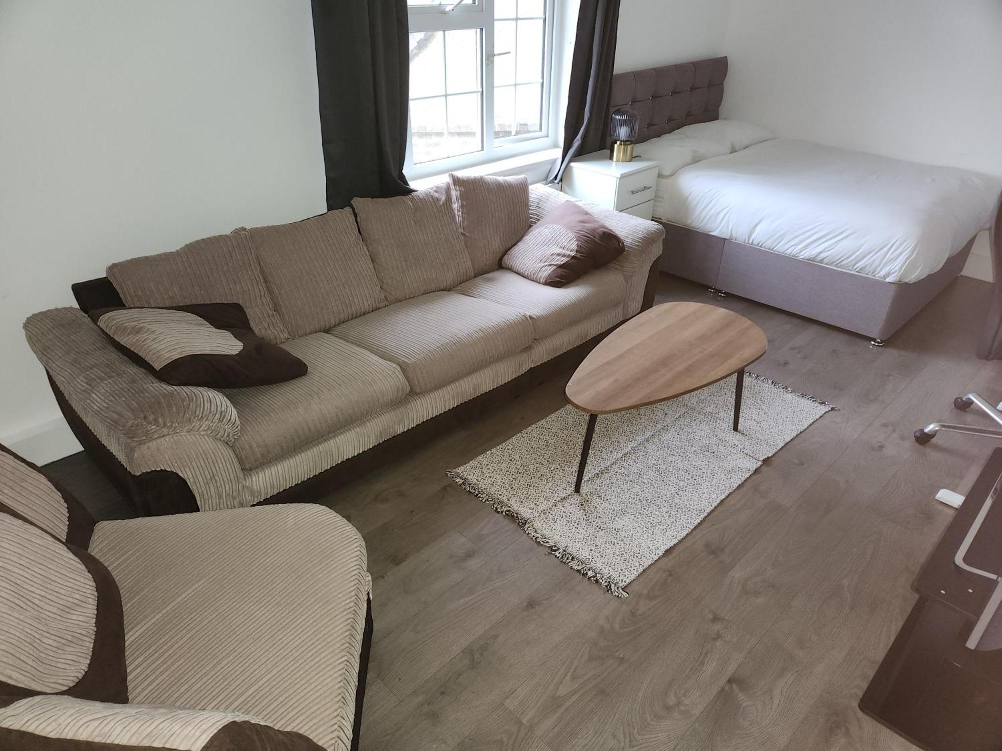 Апартаменты Flat With Work Station, Monitor, Smart Tv & Netflix Лондон Экстерьер фото