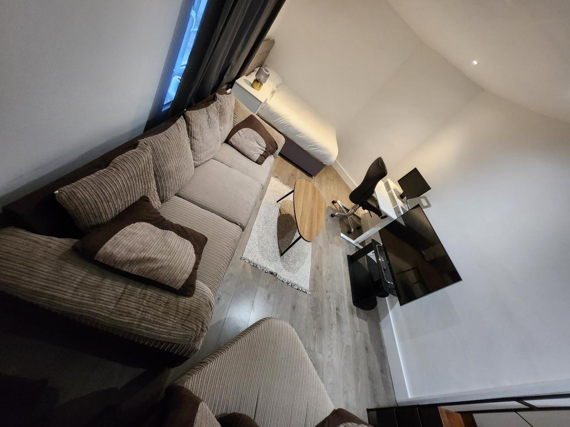 Апартаменты Flat With Work Station, Monitor, Smart Tv & Netflix Лондон Экстерьер фото